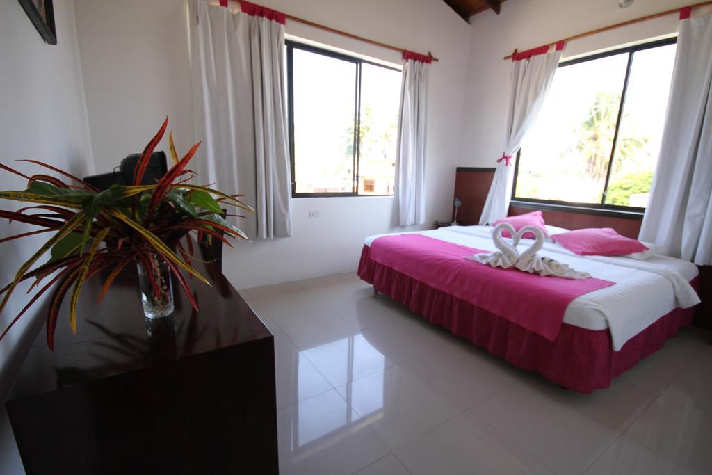 Hostal La Gran Tortuga Puerto Villamil Exterior foto